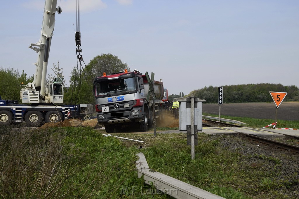 Schwerer VU LKW Zug Bergheim Kenten Koelnerstr P469.JPG - Miklos Laubert